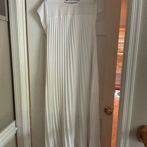 Elegant White Pleated Maxi Dress
